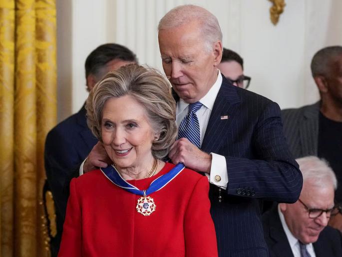 George Soros, Lionel Messi among 19 people to receive America's highest award; Biden... | जॉर्ज सोरोस, लिओनेल मेस्सीसह १९ जणांना अमेरिकेचा सर्वोच्च पुरस्कार; बायडेननी जाता जाता... George Soros, Lionel Messi among 19 people to receive America's highest award; Biden... | जॉर्ज सोरोस, लिओनेल मेस्सीसह १९ जणांना अमेरिकेचा सर्वोच्च पुरस्कार; बायडेननी जाता जाता...