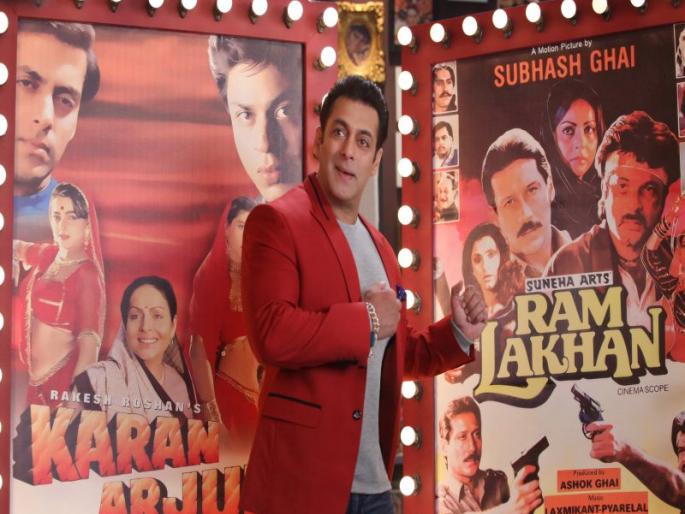 Salman Khan appears in 'Bigg Boss 12' promo | सलमान खान 'बिग बॉस 12'च्या प्रोमोमध्ये दिसणार डॉशिंग अंदाजात Salman Khan appears in 'Bigg Boss 12' promo | सलमान खान 'बिग बॉस 12'च्या प्रोमोमध्ये दिसणार डॉशिंग अंदाजात