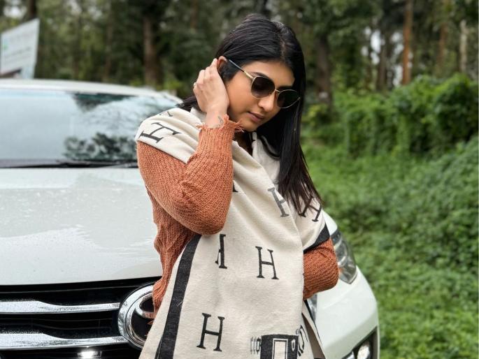Bigg Boss kannada actress divya suresh involved in hit and run case speeding car hits woman | धक्कादायक! 'बिग बॉस' फेम अभिनेत्री हिट अँड रन प्रकरणात अडकली, भरधाव गाडीची महिलेला धडक