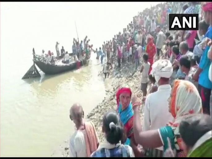 Bihar Boat with 100 onboard capsizes in river Ganga in Bhagalpur 5 dead | बिहारमध्ये नदीत बोट उलटली; पाच जणांचा मृत्यू, अनेक जण बेपत्ता Bihar Boat with 100 onboard capsizes in river Ganga in Bhagalpur 5 dead | बिहारमध्ये नदीत बोट उलटली; पाच जणांचा मृत्यू, अनेक जण बेपत्ता