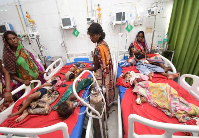 Death Tolls Rises Up To 93 Due To Acute Encephalitis Syndrome | बिहारमध्ये 'एईएस' आजाराचा कहर सुरुच; आत्तापर्यंत 96 मुलांचा मृत्यू Death Tolls Rises Up To 93 Due To Acute Encephalitis Syndrome | बिहारमध्ये 'एईएस' आजाराचा कहर सुरुच; आत्तापर्यंत 96 मुलांचा मृत्यू