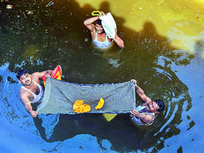 Twenty squads of NDRF to help flood victims in Bihar | बिहारमधील पूरग्रस्तांच्या साह्यासाठी एनडीआरएफची वीस पथके Twenty squads of NDRF to help flood victims in Bihar | बिहारमधील पूरग्रस्तांच्या साह्यासाठी एनडीआरएफची वीस पथके