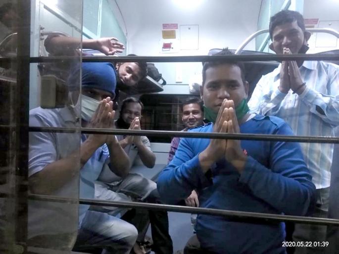 Bharat Mata Ki Jai .. Bihar workers return home after chanting Sainama | भारत माता की जय..साईनामाचा गजर करीत बिहारच्या मजुरांची घरवापसी: साईनगरीतून पाचवी रेल्वे रवाना Bharat Mata Ki Jai .. Bihar workers return home after chanting Sainama | भारत माता की जय..साईनामाचा गजर करीत बिहारच्या मजुरांची घरवापसी: साईनगरीतून पाचवी रेल्वे रवाना