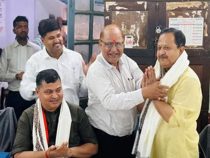 The Union Minister inaugurated the fan in the library, now the photos are going viral    | केंद्रीय मंत्र्यांनी केलं वाचनालयातील पंख्याचं उदघाटन, आता फोटो होताहेत व्हायरल    The Union Minister inaugurated the fan in the library, now the photos are going viral    | केंद्रीय मंत्र्यांनी केलं वाचनालयातील पंख्याचं उदघाटन, आता फोटो होताहेत व्हायरल