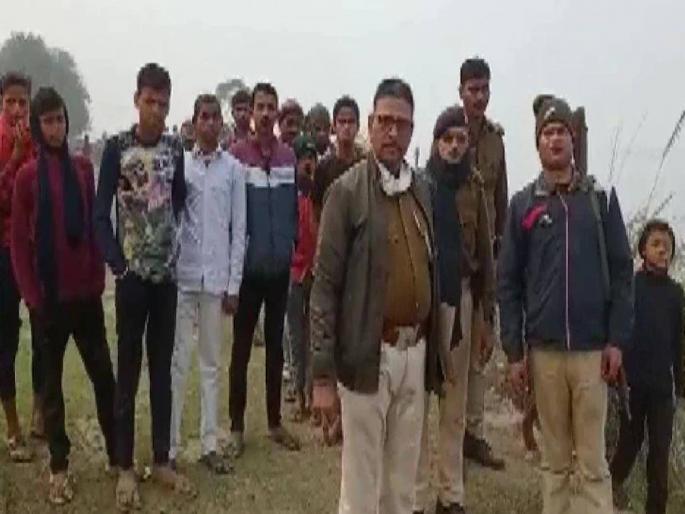 patna boat full of passengers drowned maner mahavir tola ganga nandi ghat people missing search continues | दुर्दैवी! बिहारमध्ये 15 जणांना घेऊन जाणारी बोट गंगा नदीत उलटली, 7 जण बेपत्ता patna boat full of passengers drowned maner mahavir tola ganga nandi ghat people missing search continues | दुर्दैवी! बिहारमध्ये 15 जणांना घेऊन जाणारी बोट गंगा नदीत उलटली, 7 जण बेपत्ता