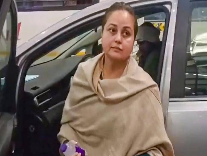 "The only sermon that can be preached on a bottle of blood is the one whose blood dries up...", Rohini Acharya targets Tejashwi Yadav | "एक बाटली रक्तावर ज्यांचे रक्त सुखते तेच उपदेश...", रोहिणी आचार्य यांनी तेजस्वी यादव यांच्यावर साधला निशाणा