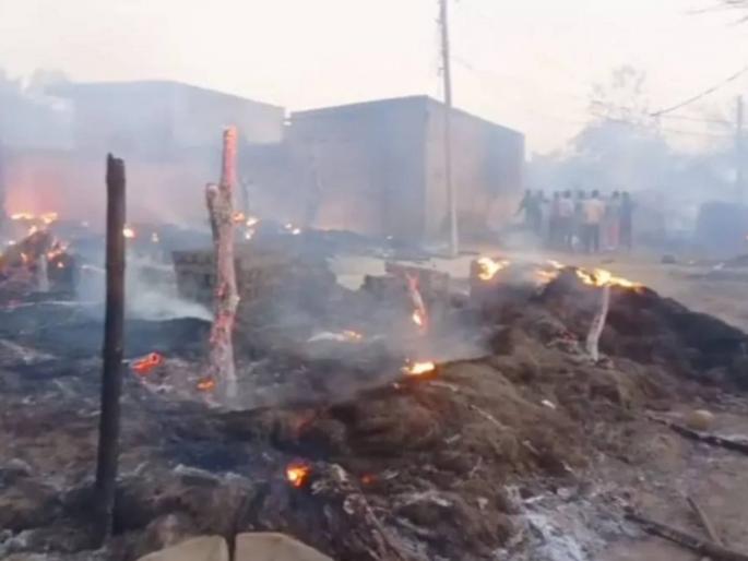 60 houses burnt down in gas cylinder explosion, 6 injured; Three children missing | धक्कादायक! गॅस सिलेंडरच्या स्फोटात ६० घरे जळून खाक, ६ जण जखमी; तीन मुले बेपत्ता 60 houses burnt down in gas cylinder explosion, 6 injured; Three children missing | धक्कादायक! गॅस सिलेंडरच्या स्फोटात ६० घरे जळून खाक, ६ जण जखमी; तीन मुले बेपत्ता