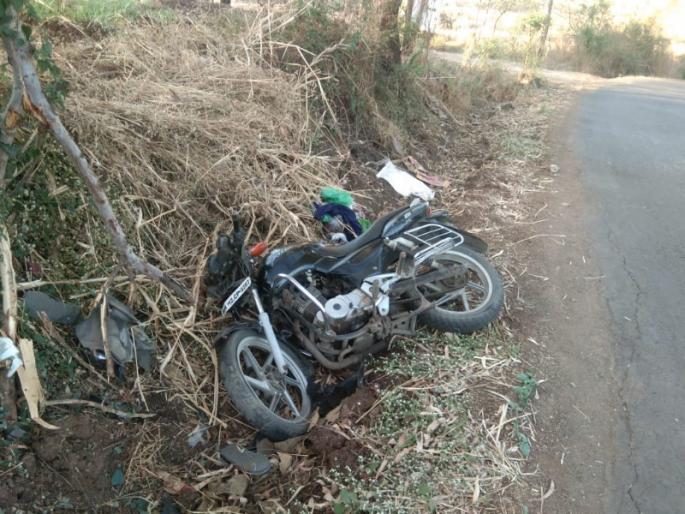 One dies in Velhe taluka after two wheeler hits a tree Another injured | Accident: झाडाला दुचाकी धडकून वेल्हे तालुक्यात एकाचा मृत्यू; दुसरा जखमी One dies in Velhe taluka after two wheeler hits a tree Another injured | Accident: झाडाला दुचाकी धडकून वेल्हे तालुक्यात एकाचा मृत्यू; दुसरा जखमी