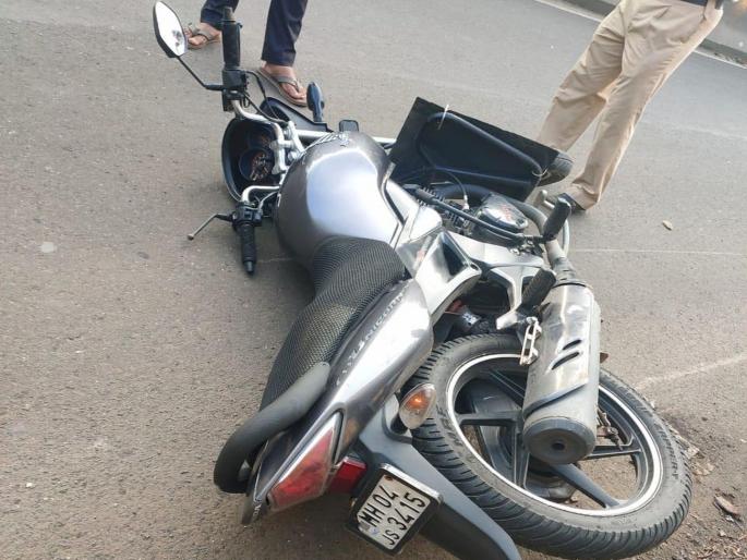 The lost control on bike lost 2 their lives in the accident | नियंत्रण सुटून दुचाकी घसरल्याने अपघातात दोघे ठार The lost control on bike lost 2 their lives in the accident | नियंत्रण सुटून दुचाकी घसरल्याने अपघातात दोघे ठार