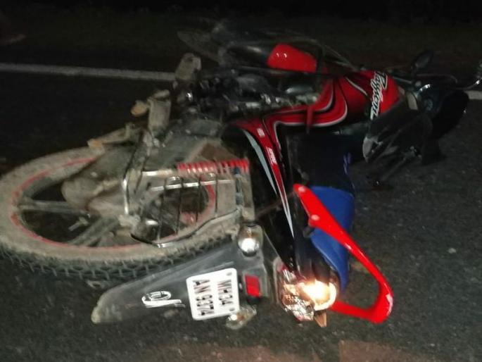 Chandrapur : 2 dead in bike accident | खड्डा चुकवताना बाईक अपघातात भावंडांचा मृत्यू Chandrapur : 2 dead in bike accident | खड्डा चुकवताना बाईक अपघातात भावंडांचा मृत्यू