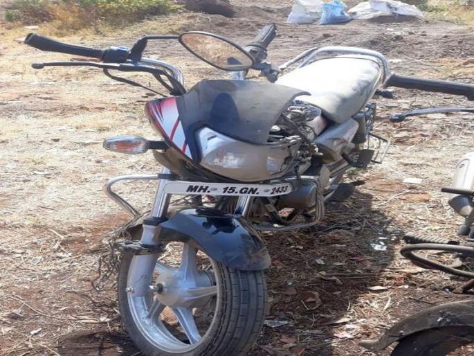 Truck driver: Two wheelchair brothers read helmet; Sister died on the spot | ट्रकची धडक : हेल्मेटमुळे दुचाकीचालक भाऊ वाचला; बहीण जागीच ठार