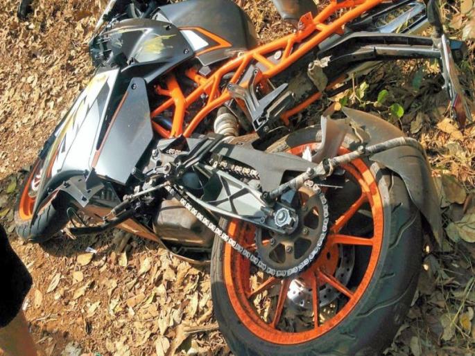 Youth killed in motorcycle accident; A serious | दुचाकींच्या अपघातात युवक ठार; एक गंभीर Youth killed in motorcycle accident; A serious | दुचाकींच्या अपघातात युवक ठार; एक गंभीर