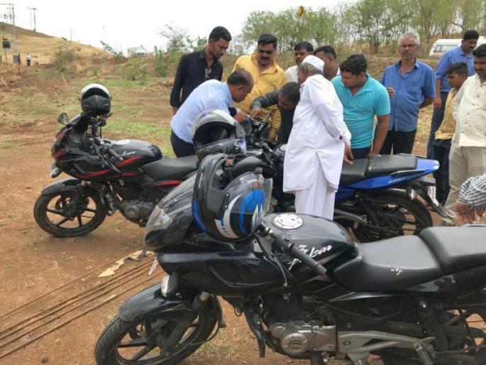 Muthoot firing: The 'Pulsar-220' of the robbers was found at the city gate found in Helmets. | मुथूट गोळीबार : हेल्मेटसह आढळल्या शहराच्या वेशीवर दरोडेखोरांच्या ‘पल्सर-२२०’