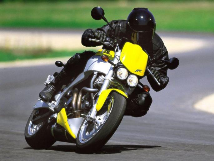 Thirty-three accidental deaths due to two-wheeler travel, one and a half times in one year | दुचाकी प्रवास ठरतोय जीवघेणा, ३७३ अपघाती मृत्यू, वर्षभरात घडले दीड हजार अपघात Thirty-three accidental deaths due to two-wheeler travel, one and a half times in one year | दुचाकी प्रवास ठरतोय जीवघेणा, ३७३ अपघाती मृत्यू, वर्षभरात घडले दीड हजार अपघात