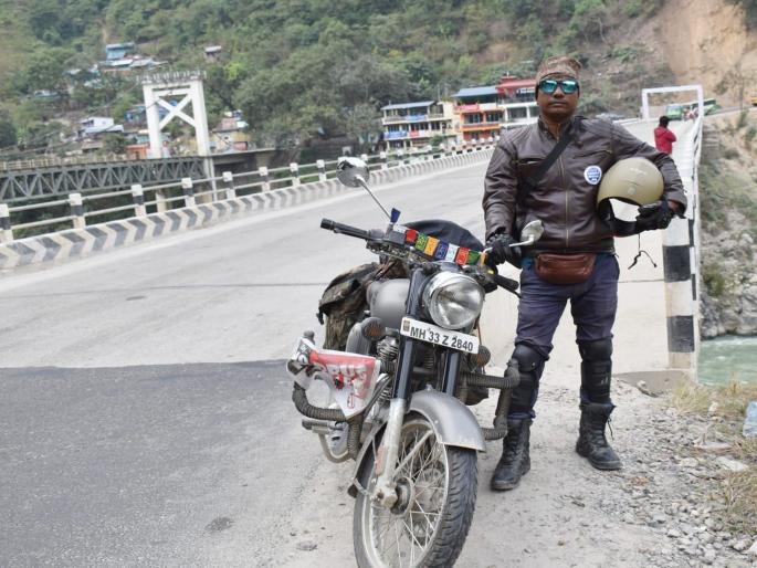 The engineer traveled twenty-two thousand km by bike to meet his mother | आईला भेटण्यासाठी अभियंत्याचा बाईकवरून सव्वादोन हजार किमी प्रवास The engineer traveled twenty-two thousand km by bike to meet his mother | आईला भेटण्यासाठी अभियंत्याचा बाईकवरून सव्वादोन हजार किमी प्रवास