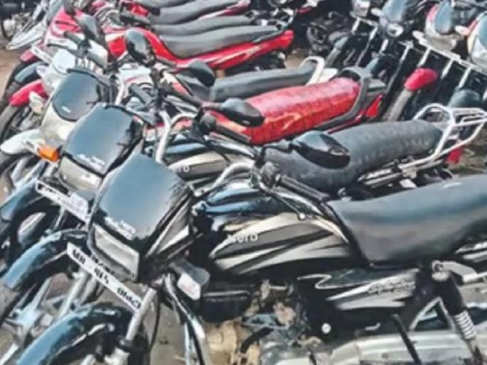 Stop selling orders to those showrooms in Kolhapur which are selling cars through old customer documents | Kolhapur: कागदपत्रांचा गैरवापर: ‘त्या’ शोरूमला दुचाकी विक्री बंद करण्याचे आदेश Stop selling orders to those showrooms in Kolhapur which are selling cars through old customer documents | Kolhapur: कागदपत्रांचा गैरवापर: ‘त्या’ शोरूमला दुचाकी विक्री बंद करण्याचे आदेश