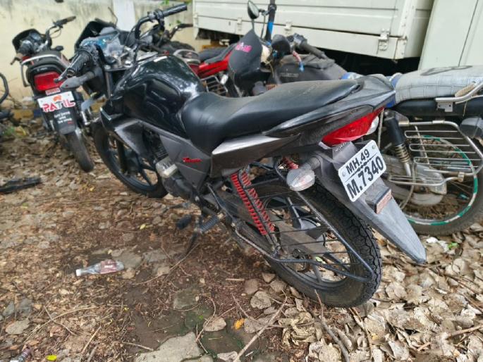 11 stolen bikes seized in Khamgaon buldhana | खामगावात चोरीच्या ११ दुचाकी केल्या जप्त 11 stolen bikes seized in Khamgaon buldhana | खामगावात चोरीच्या ११ दुचाकी केल्या जप्त