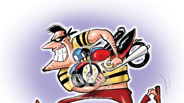 Kolhapur: A two-wheeler in Kalambar was robbed near the gate of the gate | कोल्हापूर : वाकरे फाट्याजवळ कळंबेतील दुचाकीस्वारास लुटले Kolhapur: A two-wheeler in Kalambar was robbed near the gate of the gate | कोल्हापूर : वाकरे फाट्याजवळ कळंबेतील दुचाकीस्वारास लुटले