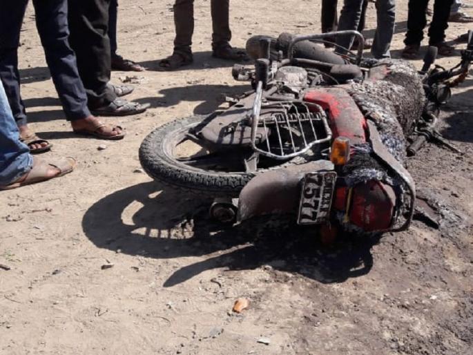 The driver of the illegal sand transport tractor killed | अवैध वाळू वाहतूक करणाऱ्या ट्रक्टरच्या धडकेत तरुणी ठार The driver of the illegal sand transport tractor killed | अवैध वाळू वाहतूक करणाऱ्या ट्रक्टरच्या धडकेत तरुणी ठार