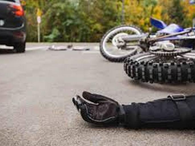 Two-wheeler rider killed in accident near Khamgaon | नालीवर आदळून दुचाकीस्वार ठार  Two-wheeler rider killed in accident near Khamgaon | नालीवर आदळून दुचाकीस्वार ठार