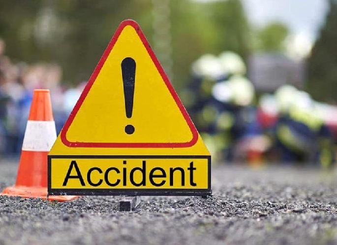 one died and one seriously injured as an ambulance hits bike on waigaon road | हळदीच्या जेवणानंतर करत होते परतीचा प्रवास, मध्येच झाला घात; एक ठार, एक गंभीर one died and one seriously injured as an ambulance hits bike on waigaon road | हळदीच्या जेवणानंतर करत होते परतीचा प्रवास, मध्येच झाला घात; एक ठार, एक गंभीर