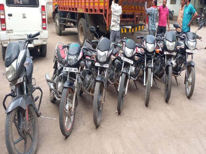 The seller of the stolen two-wheeler, claiming it belonged to finance, was arrested | चोरीच्या दुचाकी फायनान्सच्या असल्याचे सांगून विक्री करणारा अटकेत The seller of the stolen two-wheeler, claiming it belonged to finance, was arrested | चोरीच्या दुचाकी फायनान्सच्या असल्याचे सांगून विक्री करणारा अटकेत