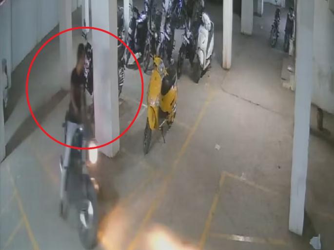 Emotional post written on social media after bike theft; After reading, the thief returned the bike | बाईक चोरीनंतर सोशल मीडियावर लिहिली इमोशनल पोस्ट; वाचून चोराने गाडी परत केली Emotional post written on social media after bike theft; After reading, the thief returned the bike | बाईक चोरीनंतर सोशल मीडियावर लिहिली इमोशनल पोस्ट; वाचून चोराने गाडी परत केली