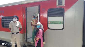 The working woman reached Bilaspur safely | अन् ‘ती’ कामगार महिला सुखरूप पोहचली बिलासपूरला The working woman reached Bilaspur safely | अन् ‘ती’ कामगार महिला सुखरूप पोहचली बिलासपूरला