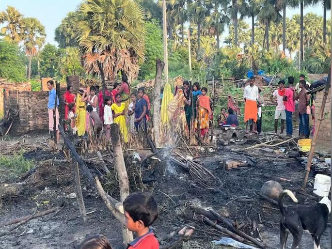 In Bihar's Nawada, village goons on the rampage, 80 houses of Dalits burnt after firing, massive security deployment | बिहारमधील नवादा येथे गावगुंडांचा धुमाकूळ, गोळीबारानंतर दलितांची ८० घरं जाळली, मोठ्या प्रमाणात बंदोबस्त तैनात In Bihar's Nawada, village goons on the rampage, 80 houses of Dalits burnt after firing, massive security deployment | बिहारमधील नवादा येथे गावगुंडांचा धुमाकूळ, गोळीबारानंतर दलितांची ८० घरं जाळली, मोठ्या प्रमाणात बंदोबस्त तैनात