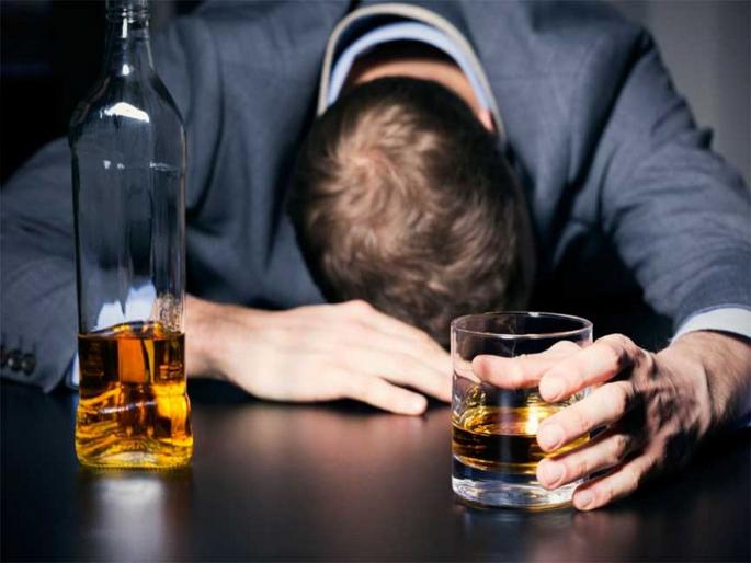 Know what is binge drinking and what its side effects | Binge drinking म्हणजे काय आणि काय आहेत याने होणारे नुकसान? Know what is binge drinking and what its side effects | Binge drinking म्हणजे काय आणि काय आहेत याने होणारे नुकसान?