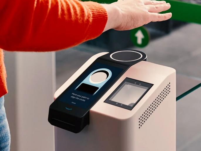 Money transactions now without touching anywhere, just showing hands! | कुठेही स्पर्श न करता, केवळ हात दाखवून आता पैशांचे व्यवहार!