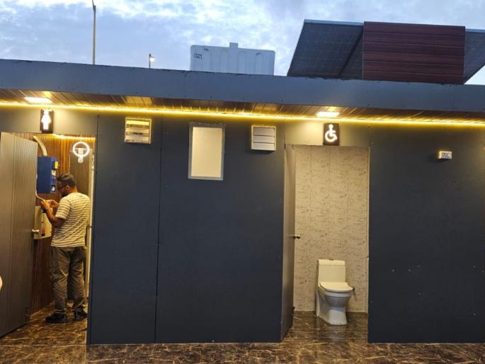 Two bio toilets for tourists on the mumbai coastal road two more toilets to be available soon | कोस्टल रोडवर पर्यटकांसाठी दोन बायोटॉयलेटची सुविधा, लवकरच आणखी दोन शौचालये उपलब्ध! Two bio toilets for tourists on the mumbai coastal road two more toilets to be available soon | कोस्टल रोडवर पर्यटकांसाठी दोन बायोटॉयलेटची सुविधा, लवकरच आणखी दोन शौचालये उपलब्ध!
