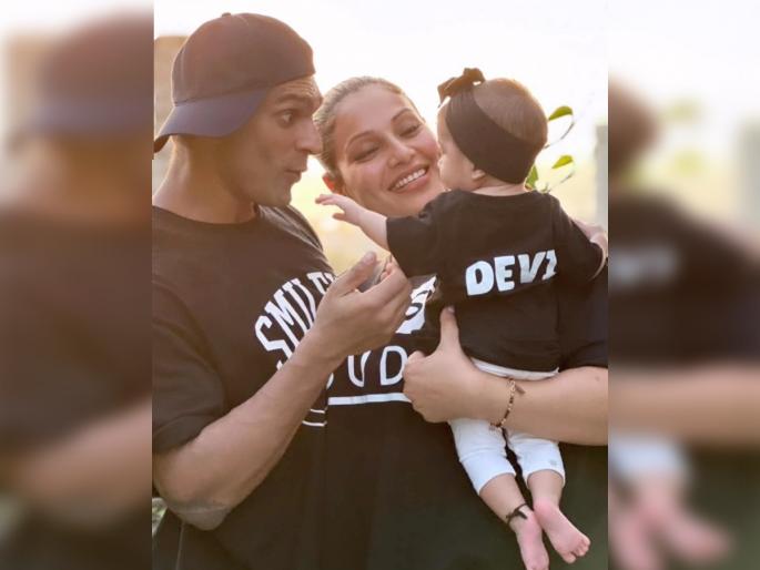 Bipasha basu karan singh grover buys new audi q7 worth rs 92 lakh for daughter devi | लाडक्या देवीसाठी बिपाशा आणि करणने खरेदी केली आलिशान कार; म्हणाली... Bipasha basu karan singh grover buys new audi q7 worth rs 92 lakh for daughter devi | लाडक्या देवीसाठी बिपाशा आणि करणने खरेदी केली आलिशान कार; म्हणाली...