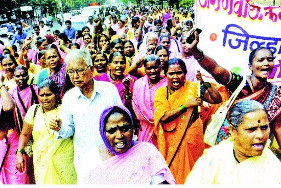 Unorganized workers, Particle movement of the working class broke: Chandanasamy leader led by Bijesh Salunkhe stormed the agitation; The foundation for different organizations fell | असंघटित कामगार, कष्टकरी चळवळीचा कणा मोडला : चंदनासम झिजलेले नेतृत्व बिराज साळुंखे नावाचे आंदोलनातील वादळ झाले शांत; विविध संघटनांचा आधारवड कोसळला Unorganized workers, Particle movement of the working class broke: Chandanasamy leader led by Bijesh Salunkhe stormed the agitation; The foundation for different organizations fell | असंघटित कामगार, कष्टकरी चळवळीचा कणा मोडला : चंदनासम झिजलेले नेतृत्व बिराज साळुंखे नावाचे आंदोलनातील वादळ झाले शांत; विविध संघटनांचा आधारवड कोसळला