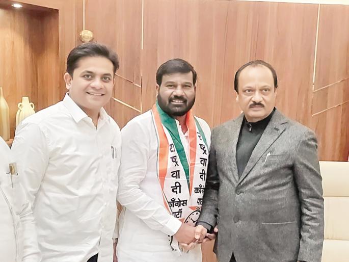 Congress suffers blow in Latur! After former mayor 'Vikrant', deputy mayor 'Chandrakant' joins NCP's fold! | लातूरमध्ये कॉंग्रेसला फटका! माजी महापौर 'विक्रांत' नंतर उपमहापौर 'चंद्रकांत' राष्ट्रवादीत! Congress suffers blow in Latur! After former mayor 'Vikrant', deputy mayor 'Chandrakant' joins NCP's fold! | लातूरमध्ये कॉंग्रेसला फटका! माजी महापौर 'विक्रांत' नंतर उपमहापौर 'चंद्रकांत' राष्ट्रवादीत!