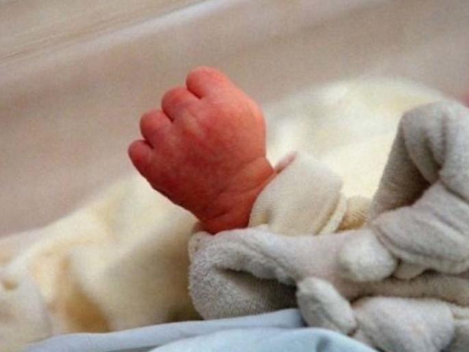 The question of her health remains constant; 10000 maternity home in Maharashtra | ती'च्या आरोग्याचा प्रश्न कायम ; महाराष्ट्रात १० हजार प्रसूती घरीच 
