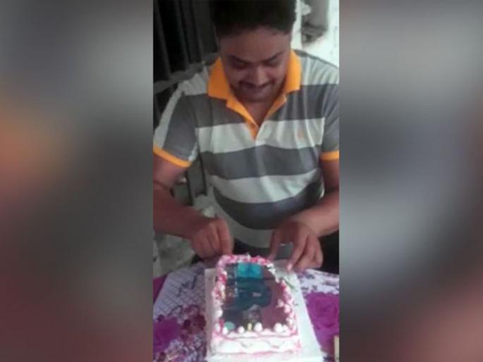video Murder accused celebrates birthday in UP prison with cake and candles | Video: हत्येचा आरोप असलेल्या कैद्यानं तुरुंगात साजरा केला वाढदिवस video Murder accused celebrates birthday in UP prison with cake and candles | Video: हत्येचा आरोप असलेल्या कैद्यानं तुरुंगात साजरा केला वाढदिवस