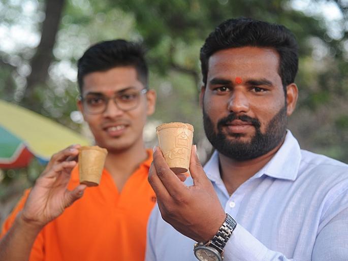 Now eat a cup after drinking tea, making biscuit cup in Kolhapur | काय सांगता! आता चहा पिऊन झाल्यावर कप बिनधास्त खा, कोल्हापुरात बिस्किट कपची निर्मिती Now eat a cup after drinking tea, making biscuit cup in Kolhapur | काय सांगता! आता चहा पिऊन झाल्यावर कप बिनधास्त खा, कोल्हापुरात बिस्किट कपची निर्मिती