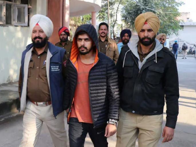 Rs 11111111 reward for encountering Lawrence Bishnoi announced by karni sena | लॉरेंस बिश्नोईचा एनकाउंटर करणाऱ्याला 1,11,11,111 रुपयांचे बक्षीस...! कुणी केली घोषणा? उडाली खळबळ Rs 11111111 reward for encountering Lawrence Bishnoi announced by karni sena | लॉरेंस बिश्नोईचा एनकाउंटर करणाऱ्याला 1,11,11,111 रुपयांचे बक्षीस...! कुणी केली घोषणा? उडाली खळबळ