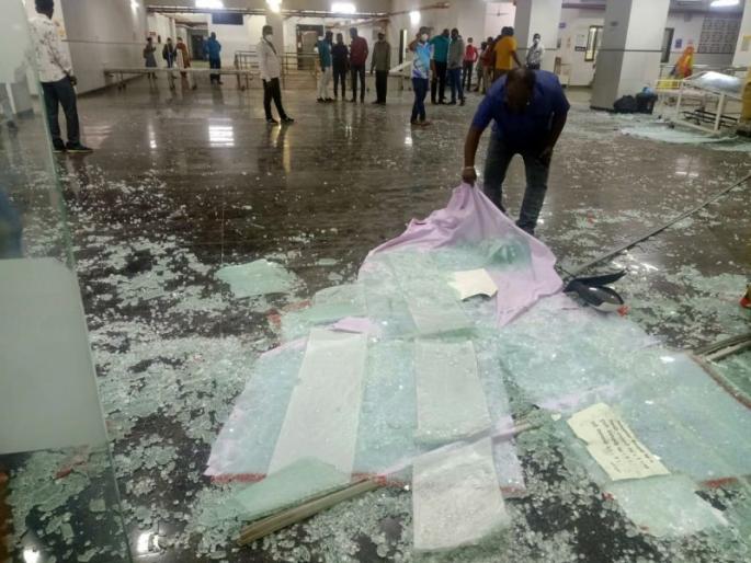 A case has been registered against Kannu Tajne, who was wearing Dhudgus at Bitco Hospital, at Nashik Road Police Station | बिटको रुग्णालयात धुडगुस घालणाऱ्या कन्नू ताजणेविरोधात नाशिकरोड पोलिस ठाण्यात गुन्हा दाखल A case has been registered against Kannu Tajne, who was wearing Dhudgus at Bitco Hospital, at Nashik Road Police Station | बिटको रुग्णालयात धुडगुस घालणाऱ्या कन्नू ताजणेविरोधात नाशिकरोड पोलिस ठाण्यात गुन्हा दाखल