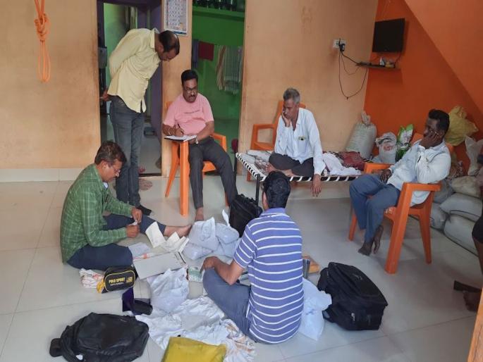 Bogus cotton seeds worth 62000 seized in Malpur by team of Agriculture Department | कृषी विभागाच्या भरारी पथकाकडून मालपूरमध्ये ६२ हजाराचे कापसाचे बोगस बियाणे जप्त Bogus cotton seeds worth 62000 seized in Malpur by team of Agriculture Department | कृषी विभागाच्या भरारी पथकाकडून मालपूरमध्ये ६२ हजाराचे कापसाचे बोगस बियाणे जप्त