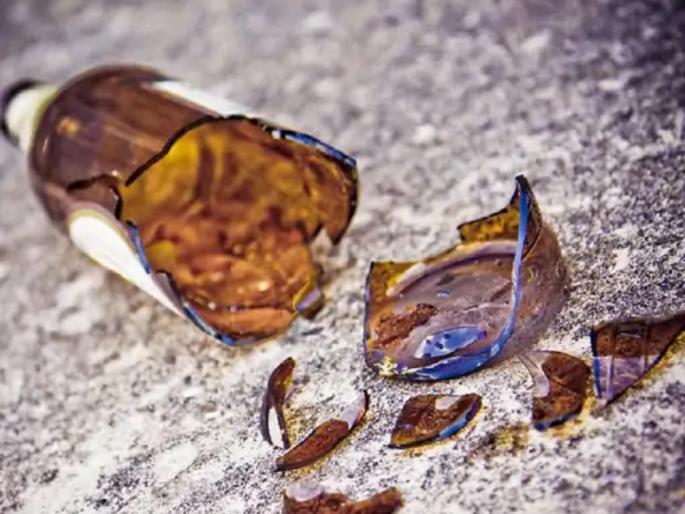 Crime News pimpari-chinchwad Beer bottle smashed on young man's head due to past enmity | पूर्ववैमनस्यातून तरुणाच्या डोक्यात फोडली बीअरची बाटली 
