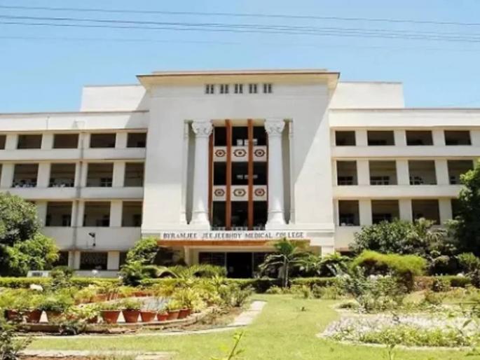 Ragging at B. J. Medical College in Pune; Ministry takes note after being informed | पुण्यातील बी. जे. मेडिकल कॉलेजमध्ये रॅगिंग; मंत्रालयातून चक्रे फिरल्यावर घेतली दखल Ragging at B. J. Medical College in Pune; Ministry takes note after being informed | पुण्यातील बी. जे. मेडिकल कॉलेजमध्ये रॅगिंग; मंत्रालयातून चक्रे फिरल्यावर घेतली दखल