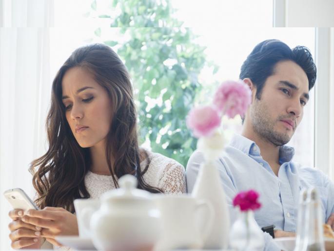 Husband Wants Call Details Of Wife's Boyfriend, Wife Moves bengluru High Court; Then next... | पतीला पत्नीच्या प्रियकराचे कॉल डिटेल्स हवे होते, पत्नीने घेतली उच्च न्यायालयात धाव; मग पुढे... Husband Wants Call Details Of Wife's Boyfriend, Wife Moves bengluru High Court; Then next... | पतीला पत्नीच्या प्रियकराचे कॉल डिटेल्स हवे होते, पत्नीने घेतली उच्च न्यायालयात धाव; मग पुढे...