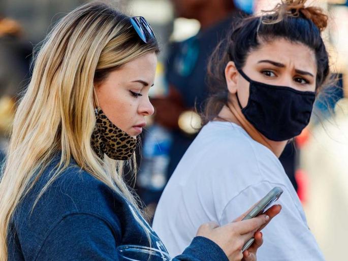 Don't wear masks, don't follow social distance! New US guidelines for fully vaccinated people | Corona Vaccination: मास्क नको, सोशल डिस्टन्सिंगही पाळू नका! लसीकरण झालेल्यांना अमेरिकेच्या नव्या गाईडलाईन Don't wear masks, don't follow social distance! New US guidelines for fully vaccinated people | Corona Vaccination: मास्क नको, सोशल डिस्टन्सिंगही पाळू नका! लसीकरण झालेल्यांना अमेरिकेच्या नव्या गाईडलाईन