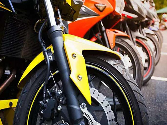 Both of them were beaten up by the sisters after being hit by a bike in kalyan | बहिणीला कट मारल्याचा जाब विचारल्याने दोघांना मारहाण Both of them were beaten up by the sisters after being hit by a bike in kalyan | बहिणीला कट मारल्याचा जाब विचारल्याने दोघांना मारहाण