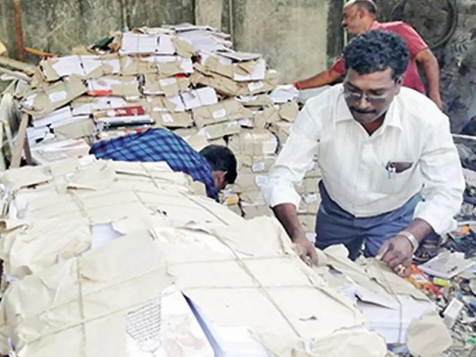 Government decide to do promotion of others than reserve category | मागासवर्गीय कर्मचाऱ्यांना मोठा दिलासा; पदोन्नतीत आरक्षित पदे रिक्त ठेवून अन्य भरणार Government decide to do promotion of others than reserve category | मागासवर्गीय कर्मचाऱ्यांना मोठा दिलासा; पदोन्नतीत आरक्षित पदे रिक्त ठेवून अन्य भरणार