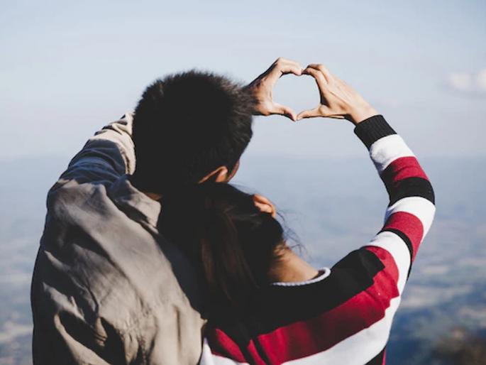 Emotional trending Love Story: Hearttouching Story: Meet after three years due to Corona; russian women died while hugging her husband | Emotional Story: हार्टटचिंग स्टोरी: कोरोनामुळे तीन वर्षांनी भेटले; पतीला मिठीत घेताच जीव सोडला... Emotional trending Love Story: Hearttouching Story: Meet after three years due to Corona; russian women died while hugging her husband | Emotional Story: हार्टटचिंग स्टोरी: कोरोनामुळे तीन वर्षांनी भेटले; पतीला मिठीत घेताच जीव सोडला...