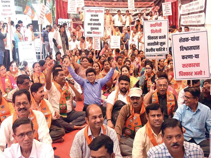 Demonstrated opposition to the development front; BJP's agitation in Panvel | महाविकास आघाडीच्या विरोधात निदर्शन; पनवेलमध्ये भाजपचे आंदोलन Demonstrated opposition to the development front; BJP's agitation in Panvel | महाविकास आघाडीच्या विरोधात निदर्शन; पनवेलमध्ये भाजपचे आंदोलन