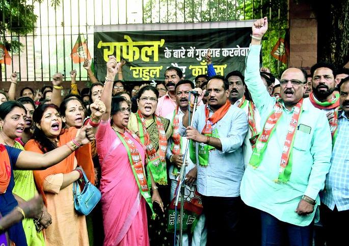 BJP protests against Rahul Gandhi in Nagpur | नागपुरात भाजपने केला राहूल गांधी यांचा निषेध BJP protests against Rahul Gandhi in Nagpur | नागपुरात भाजपने केला राहूल गांधी यांचा निषेध